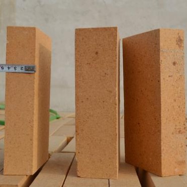 四季火耐材高鋁磚    高溫窯爐**耐火磚   55高鋁磚   耐火度1580℃.抗熱震性好