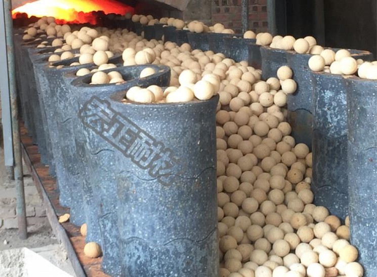 耐火材料宏正廠家 熔鋁加熱爐用填料球 熔鋁爐高鋁蓄熱球 歡迎咨詢