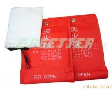 供應符合EN1869:1997**，可重復使用，無失效期的防火毯。