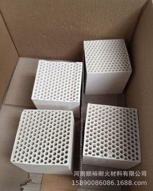 專業生產批發剛玉莫來石陶瓷蜂窩蓄熱體**耐火吸附過濾填料設備