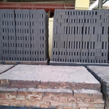 山東巨峰批發200200透水磚，燒結透水磚，陶土透水磚，水泥透水磚，透水磚廠家