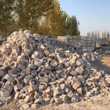 高鋁磚耐火磚多種廢舊高鋁磚舊耐火材料廢料青島廠家銷售