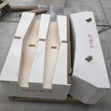 廠家定制生產玻璃窯爐電熔鋯剛玉磚價格合理 優質耐火材料
